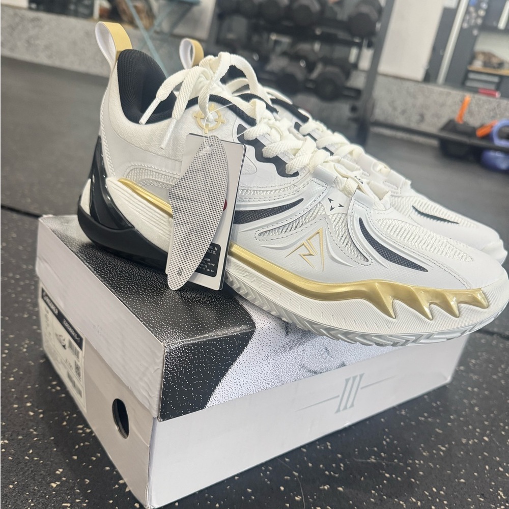 Igor Men's White and Gold Athletic Sneakers